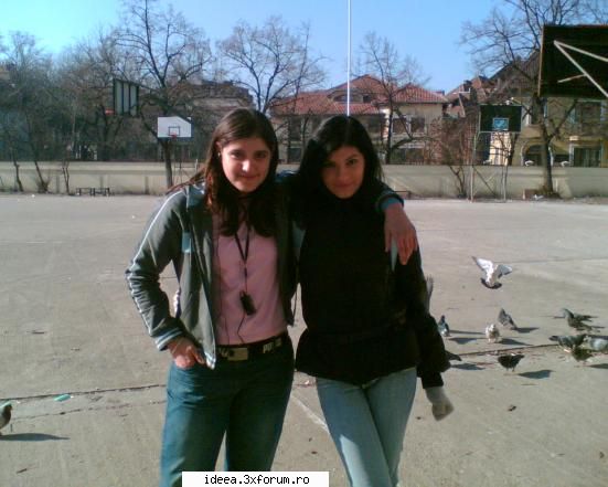 ...:::Claudia:::... - yo cu Lavinia 10D.....stateam cu porumbeii din - Dear Diary!