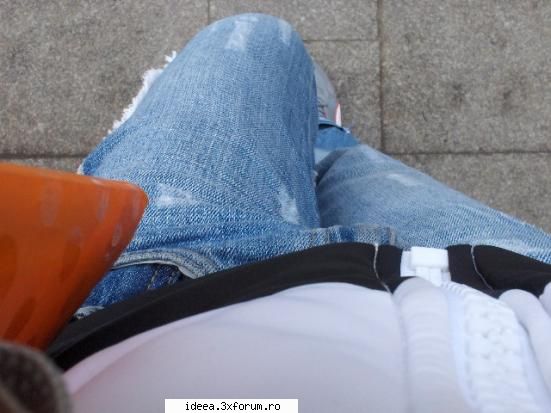 Roxana - eu asteptam in statie tramvaiul si ma plictiseam - Dear Diary!