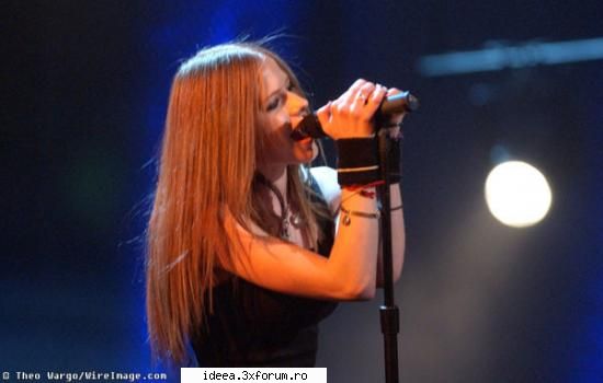 poze:))))) - ca tot sunt multe poze cu avril lavigne - Muzica&Filme