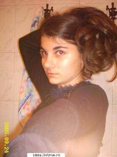 pozutze cu voi :) - je serioasa...rareori ma vedetzi asha - Poze
